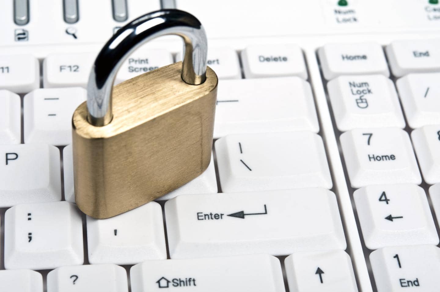 eprotect, forsikring til hackerangreb, guldlås på tastatur