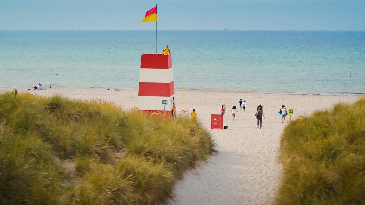 livreddertårn på en dansk strand