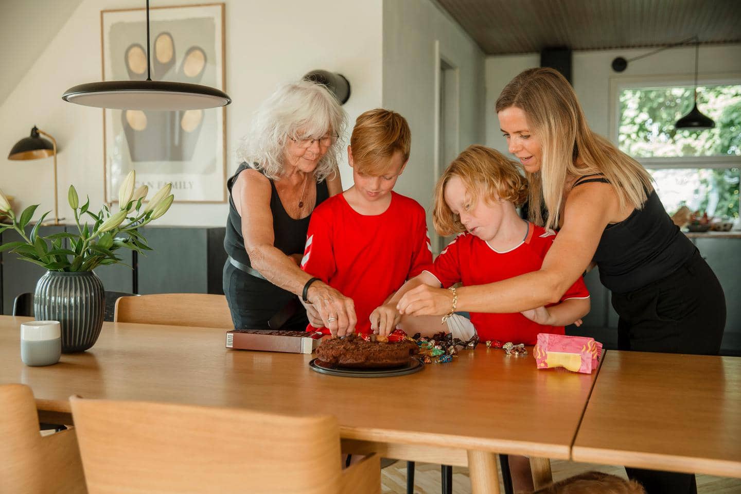 Familie ved bord - Akademiker Pension